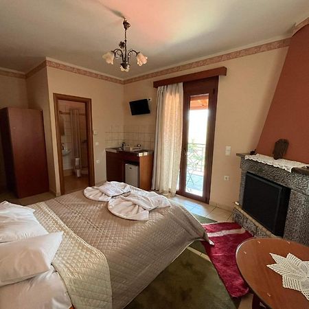 To Spiti Tis Irinis Hotell Vytína Eksteriør bilde