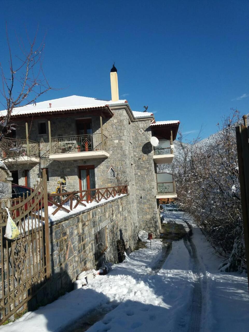 To Spiti Tis Irinis Hotell Vytína Eksteriør bilde